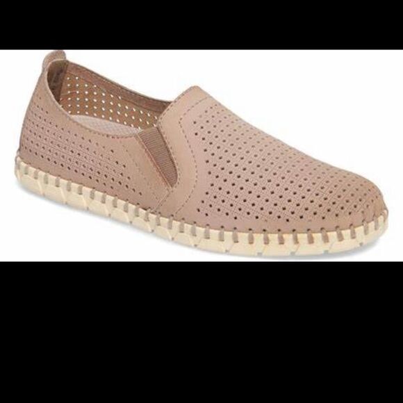 OTBT Shoes - OTBT Women’s Cocoa Tan “Universe” Slip On Perforated Leather Flat Shoe Size 7.5